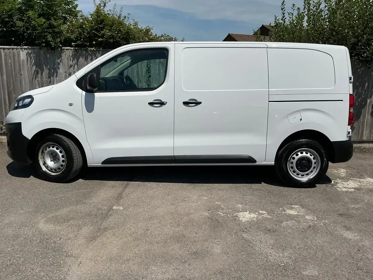 Used Vauxhall Vivaro S 100 HP (73 kW) 2023 White MPV