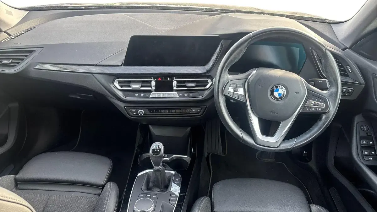 Usado BMW 218 Sport Line 134 HP (98 kW) 2022 Preto Coupé