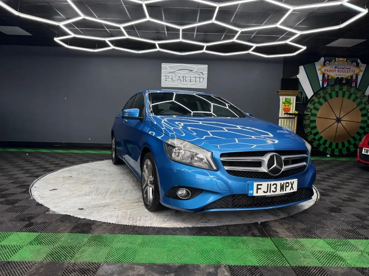 Used Mercedes A180 122 HP (89 kW) 2013 Blue Hatchback