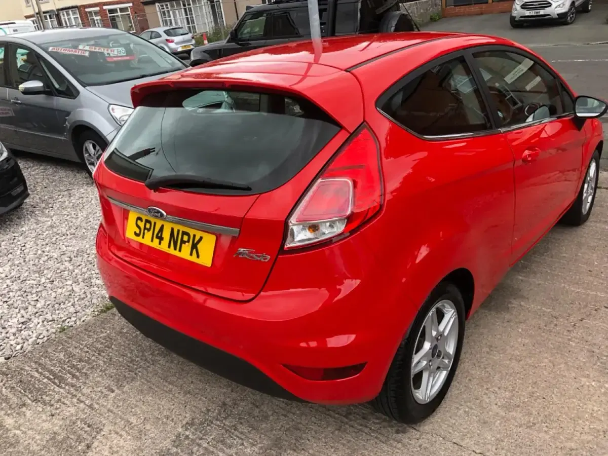 Used Ford Fiesta Zetec 82 HP (60 kW) 2014 Red Hatchback