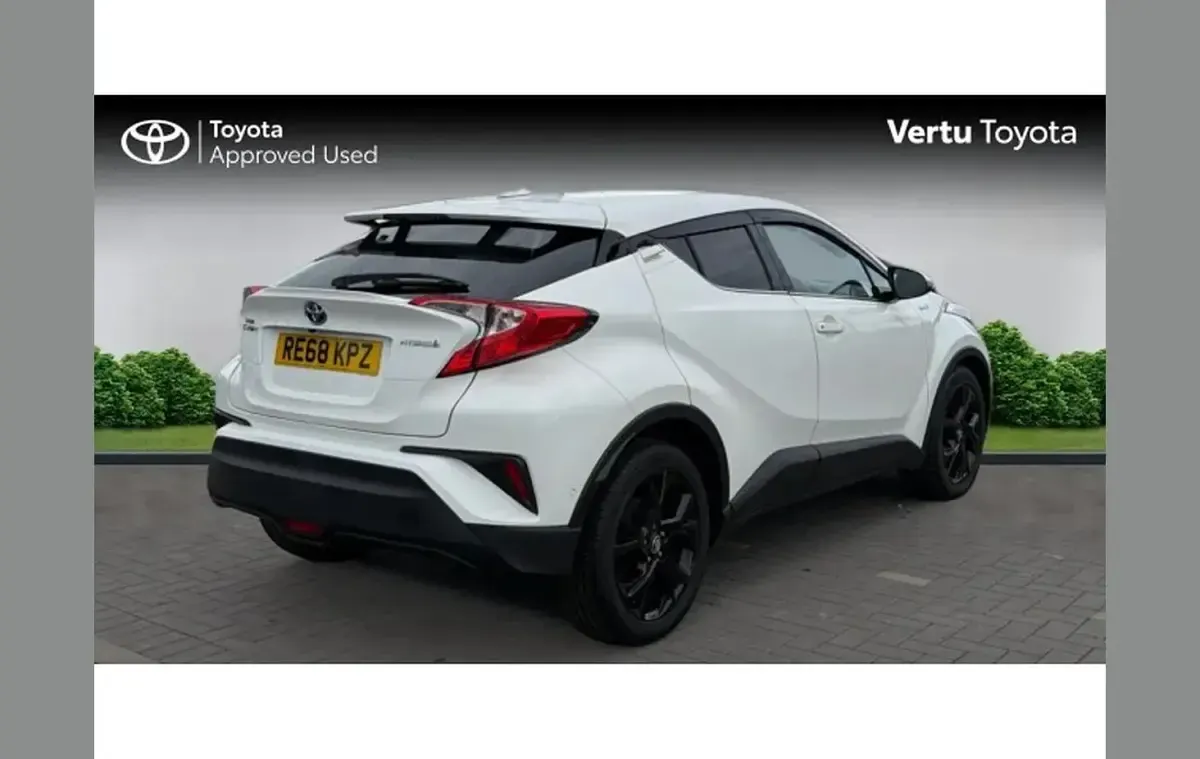 Used Toyota C-HR Design 122 HP (89 kW) 2018 White SUV