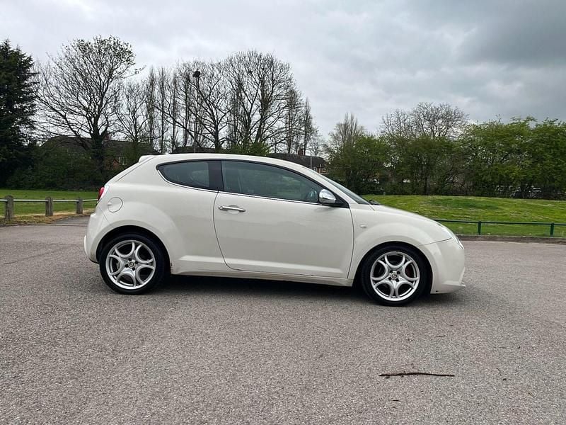 Used Alfa Romeo MiTo Distinctive 85 HP (62 kW) 2013 White Hatchback