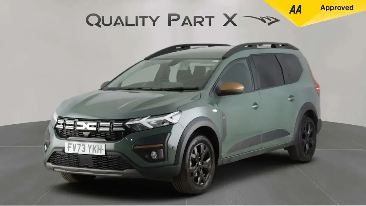 Used Dacia Jogger Extreme 140 HP (102 kW) 2024 Green MPV