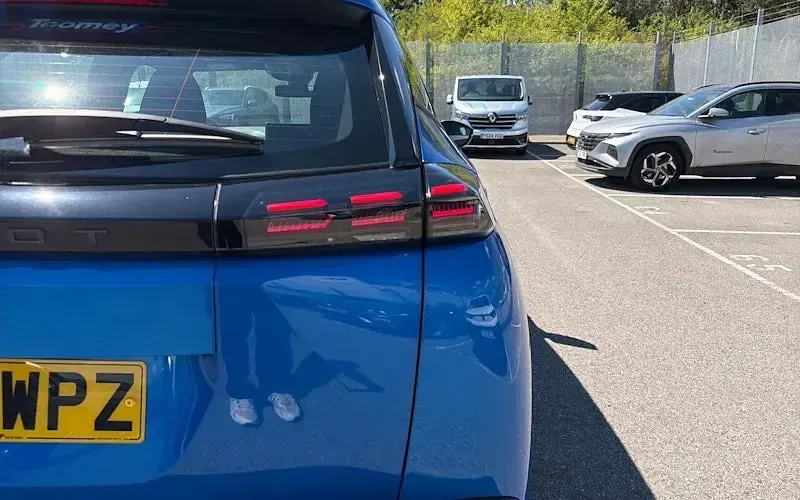 New Peugeot e-2008 Active 114 kW (156 HP) 2026 Blue SUV