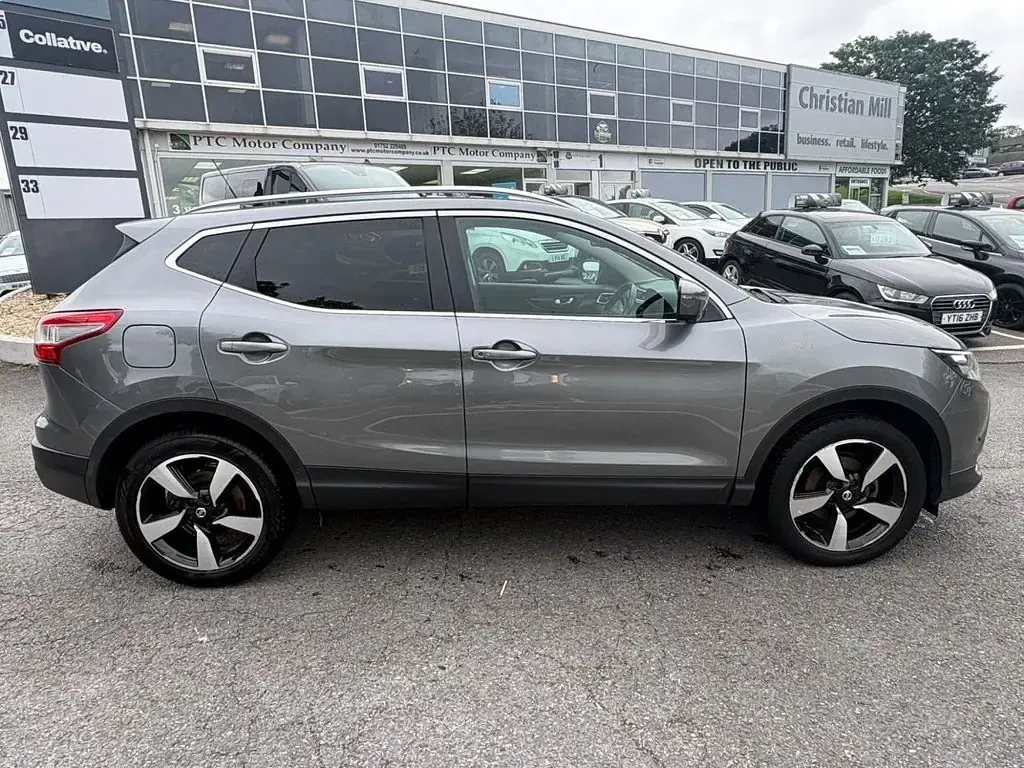 Used Nissan Qashqai N-Connecta 110 HP (80 kW) 2017 Grey SUV