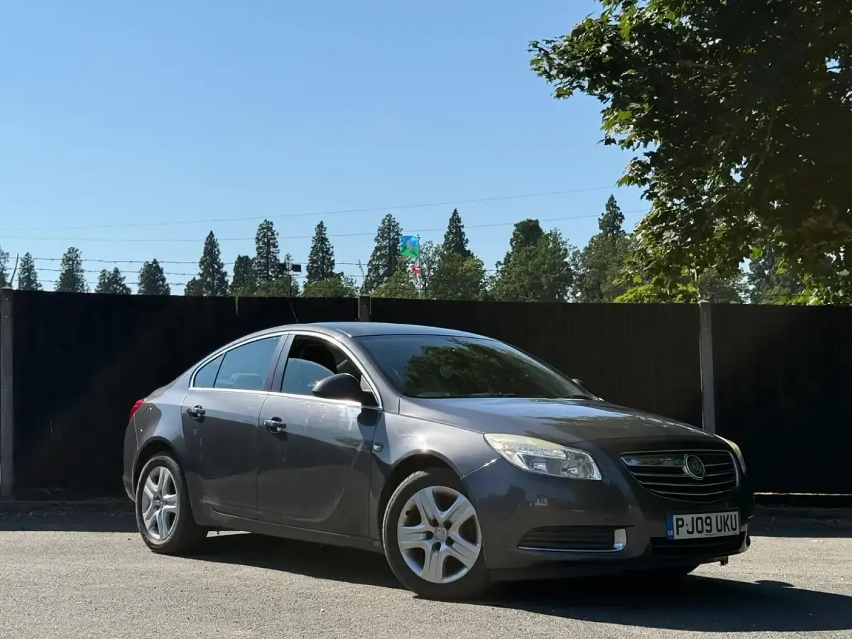 Used Vauxhall Insignia 140 HP (102 kW) 2009 Grey Sedan