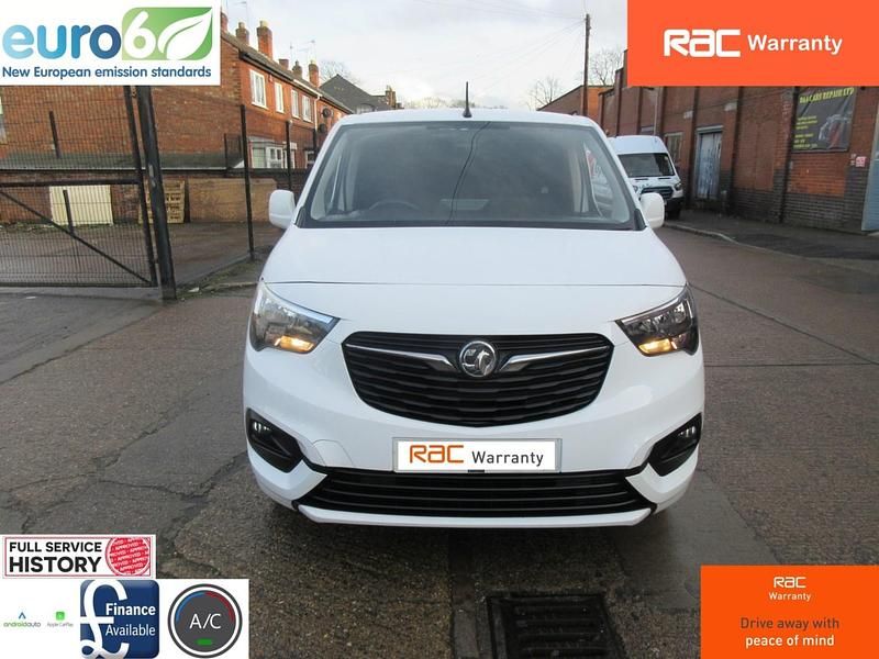 Second-hand Vauxhall Combo Sportive 100 CP (73 kW) 2021 Alb Van