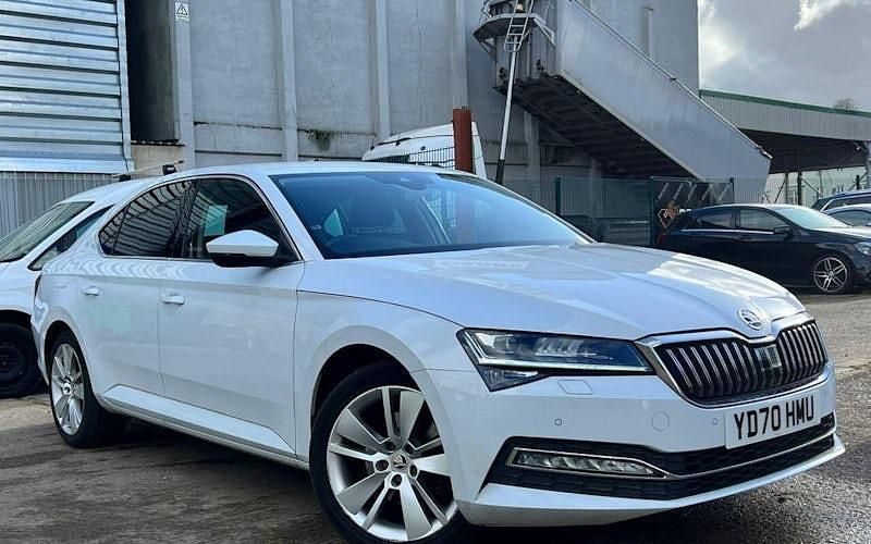 White Used 2020 Skoda Superb SE L Hatchback | £14,400 (Fair price) - Image 1/4