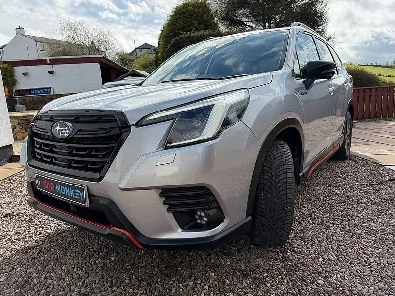 Używany Subaru Forester Premium 150 KM (110 kW) 2022 Srebrny SUV