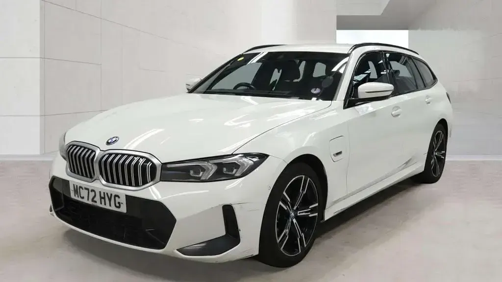 Used BMW 330e M Sport 292 HP (214 kW) 2023 White Estate