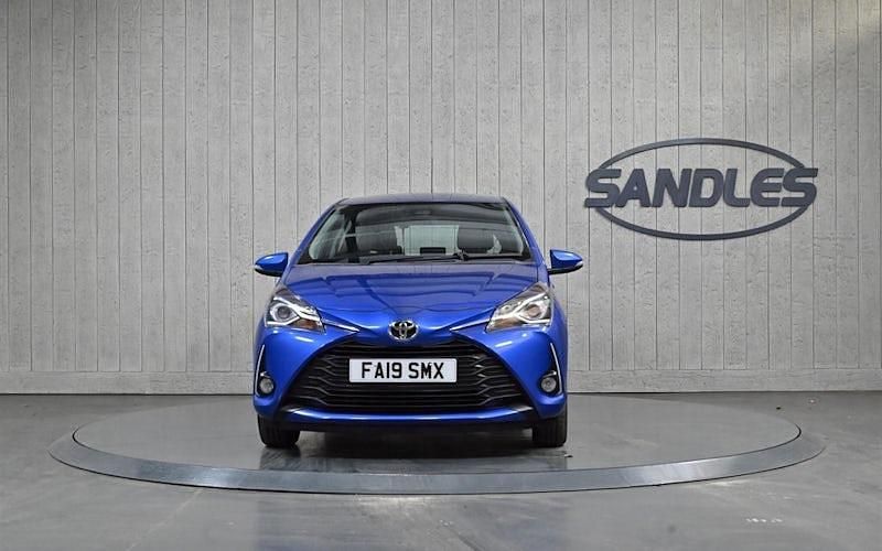 Used Toyota Yaris 111 HP (81 kW) 2019 Blue Hatchback