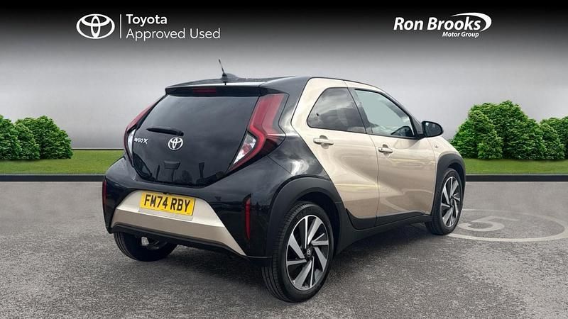 Used Toyota Aygo X 72 HP (52 kW) 2024 Beige SUV