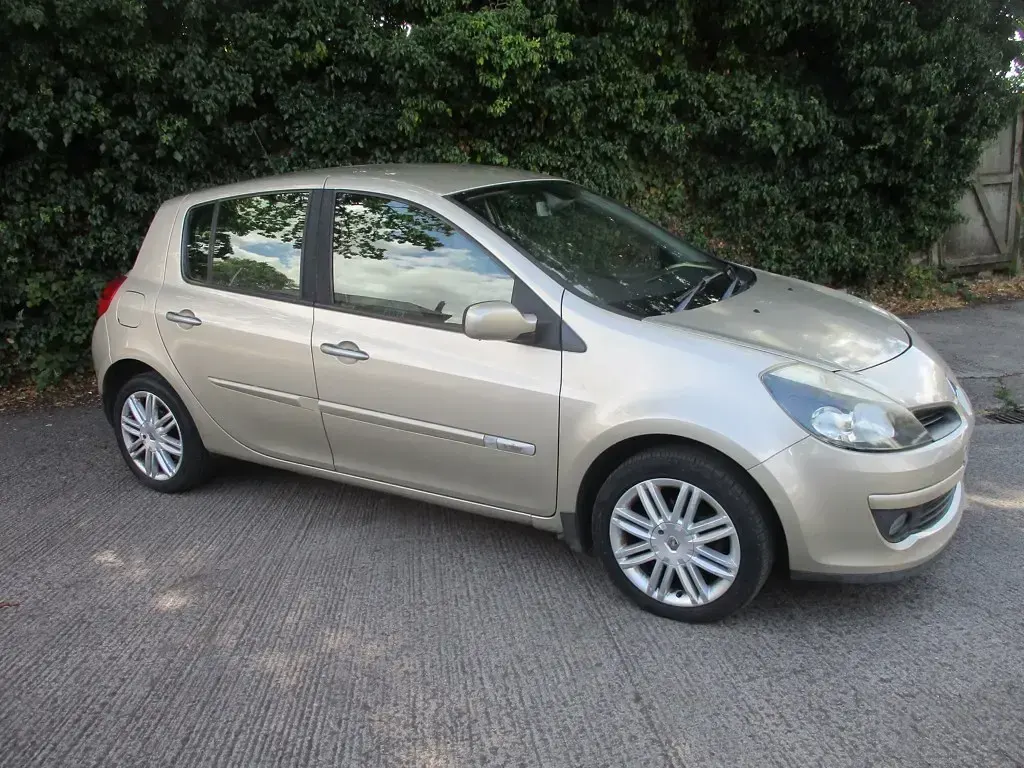 Used Renault Clio Initiale 111 HP (81 kW) 2007 Gold Hatchback