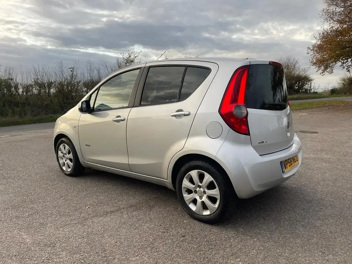 Used Vauxhall Agila Design Edition 85 HP (62 kW) 2009 Silver MPV