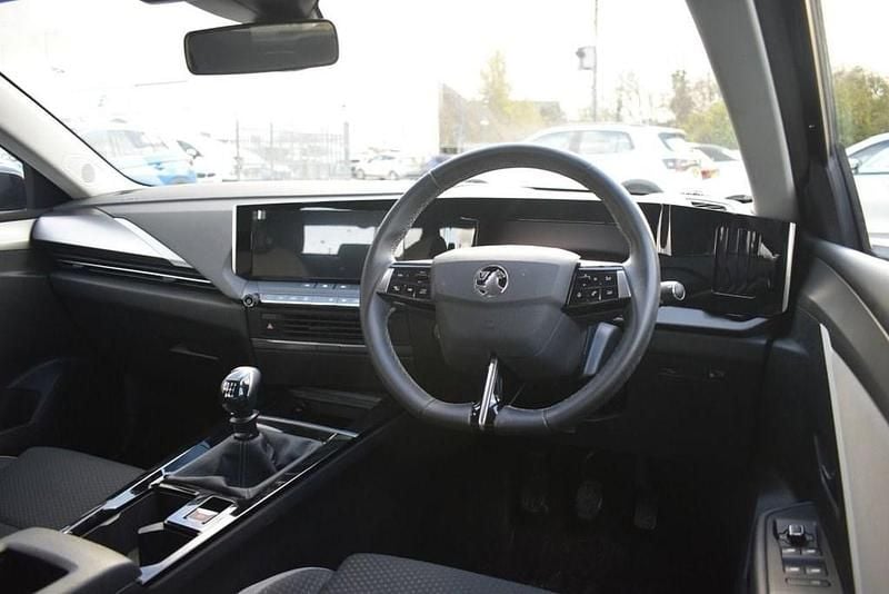 Used Vauxhall Astra Design Edition 130 HP (95 kW) 2022 Black Hatchback