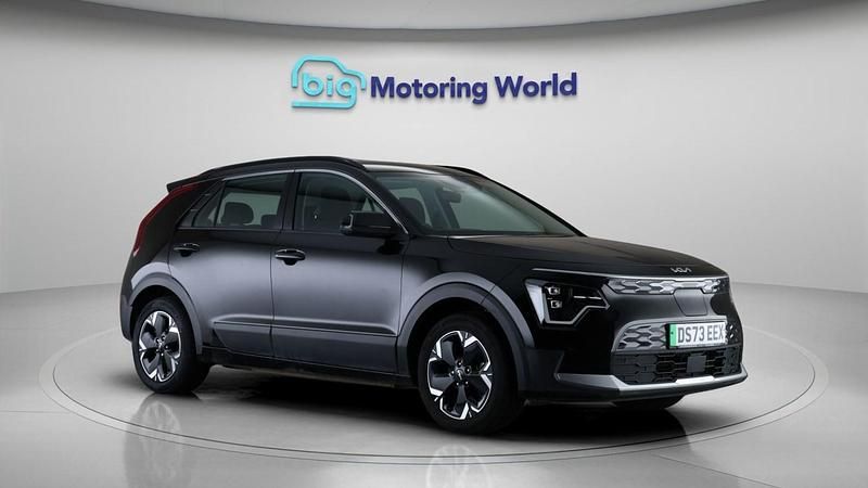 Black Used 2023 Kia e-Niro SUV | £16,300 (Good price) - Image 1/4