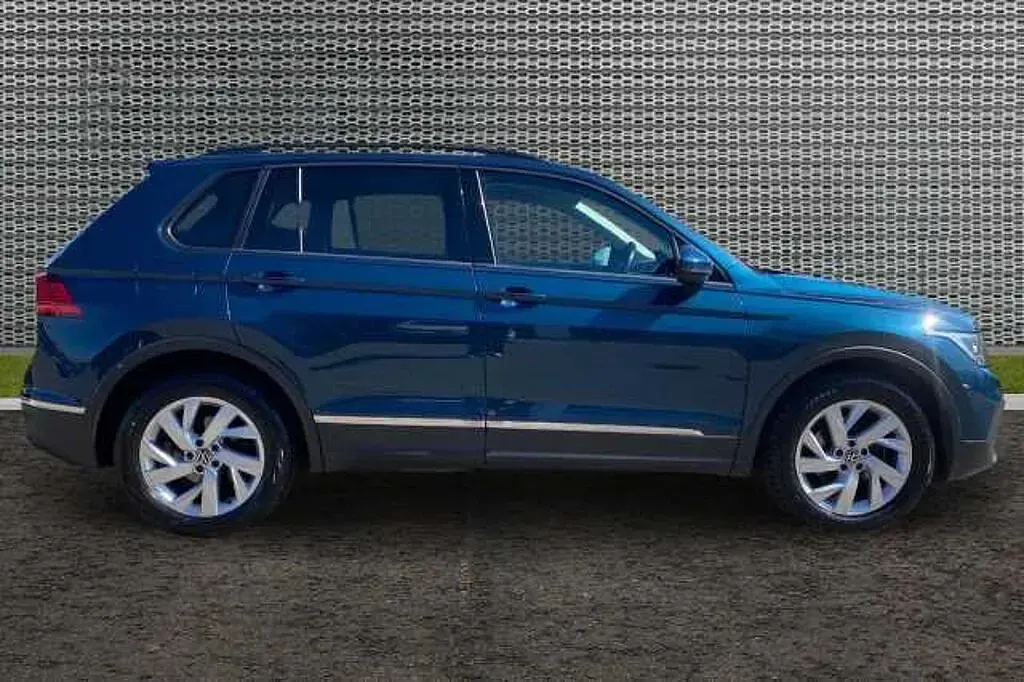 Begagnad VW Tiguan 150 HK (110 kW) 2022 SUV