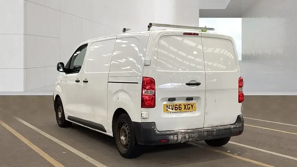 Second-hand Peugeot Expert S 2017 Alb Van