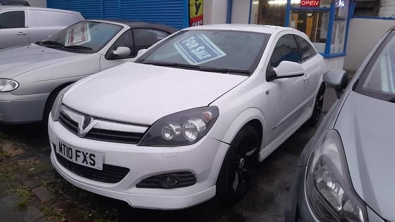 Used Vauxhall Astra SRi 2010 White Hatchback