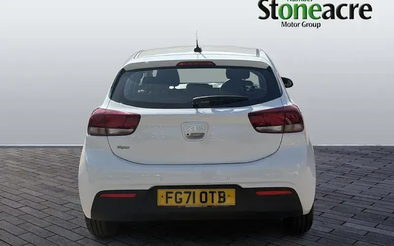 Used Kia Rio 84 HP (61 kW) 2021 White Hatchback