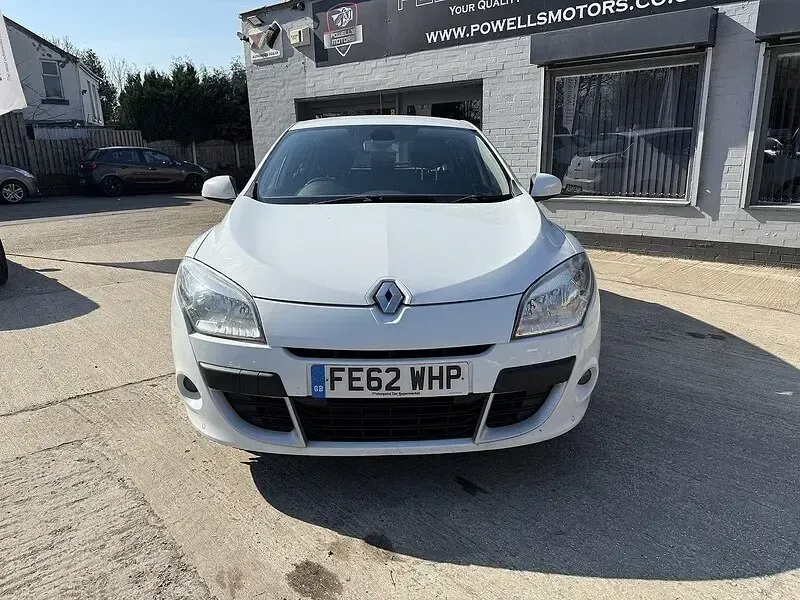 Used Renault Mégane III 110 HP (80 kW) 2012 White Hatchback