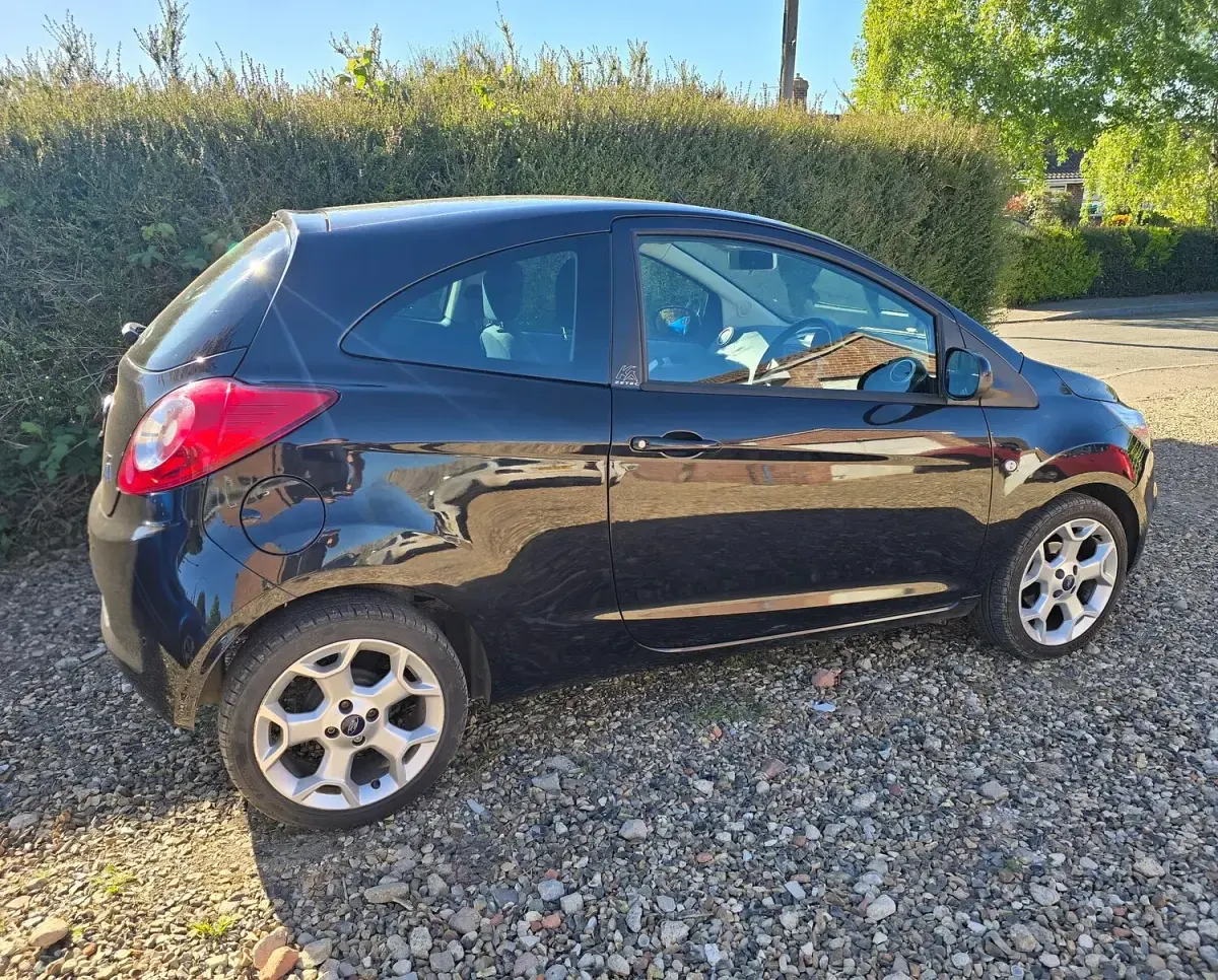Used Ford Ka Zetec 69 HP (50 kW) 2015 Black Hatchback