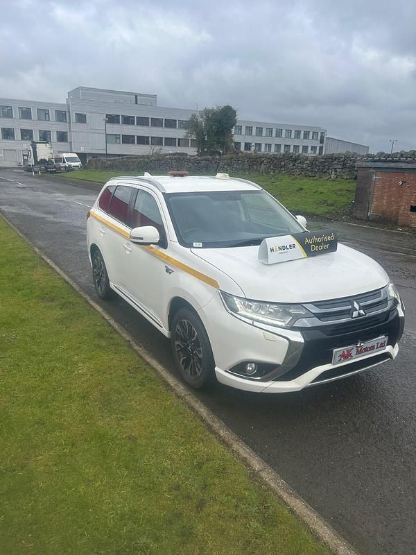 Used Mitsubishi Outlander P-HEV 120 HP (88 kW) 2018 White