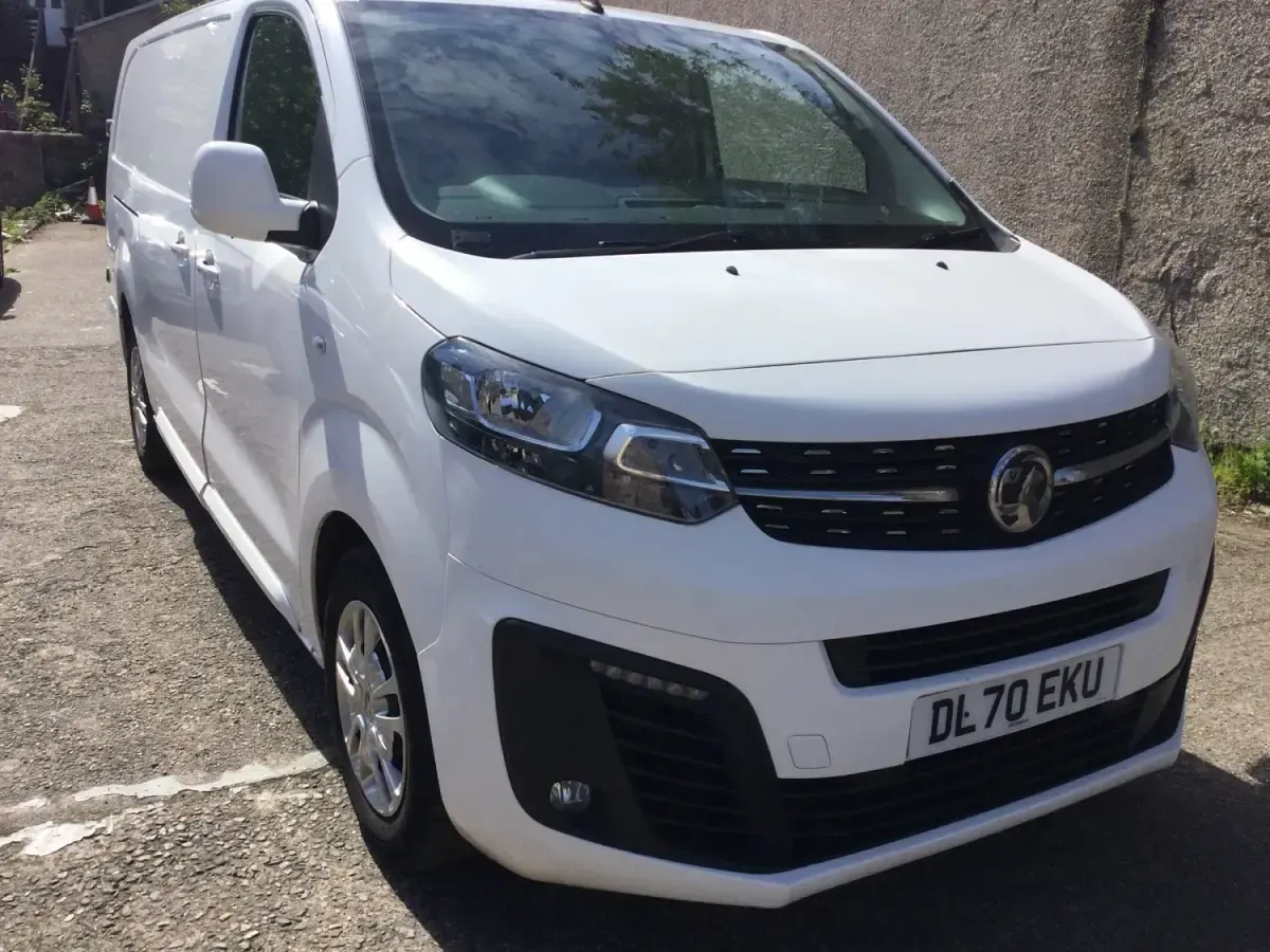 Usado Vauxhall Vivaro Sportive 100 HP (73 kW) 2020 Branco Monovolume