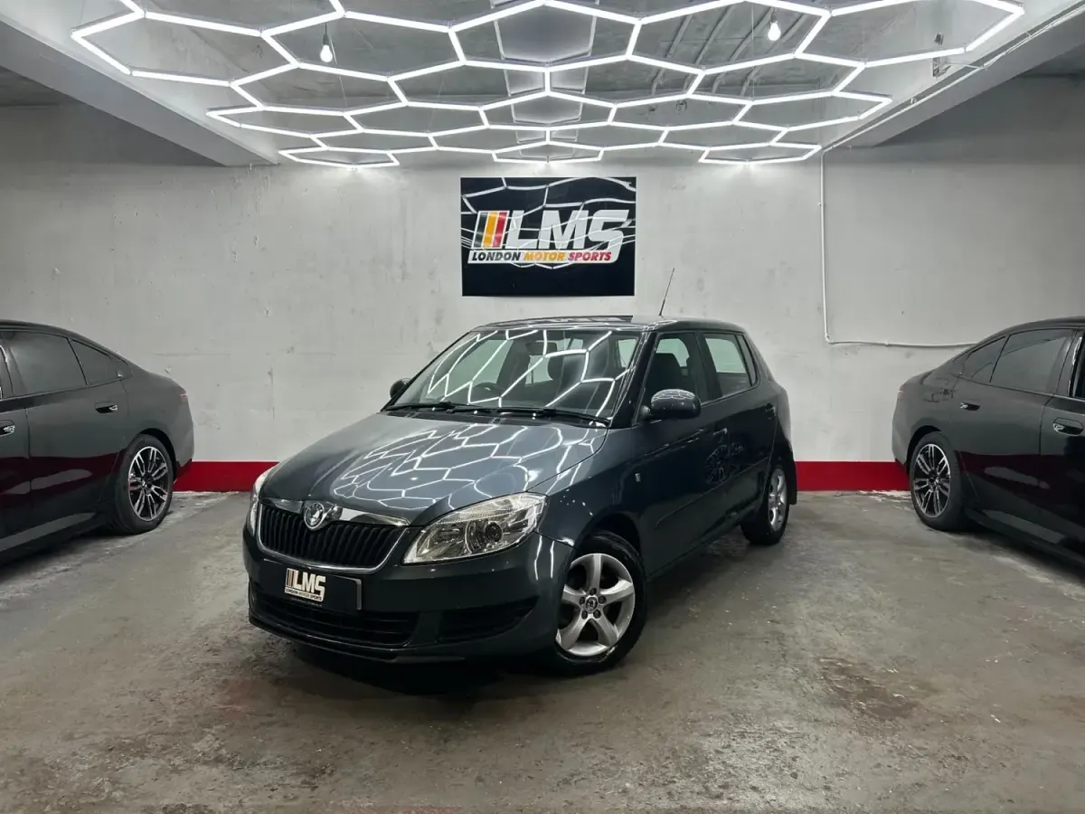 Begagnad Skoda Fabia SE 86 HK (63 kW) 2010 Grå Halvkombi
