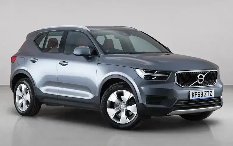 Used Volvo XC40 Momentum 190 HP (139 kW) 2019 SUV