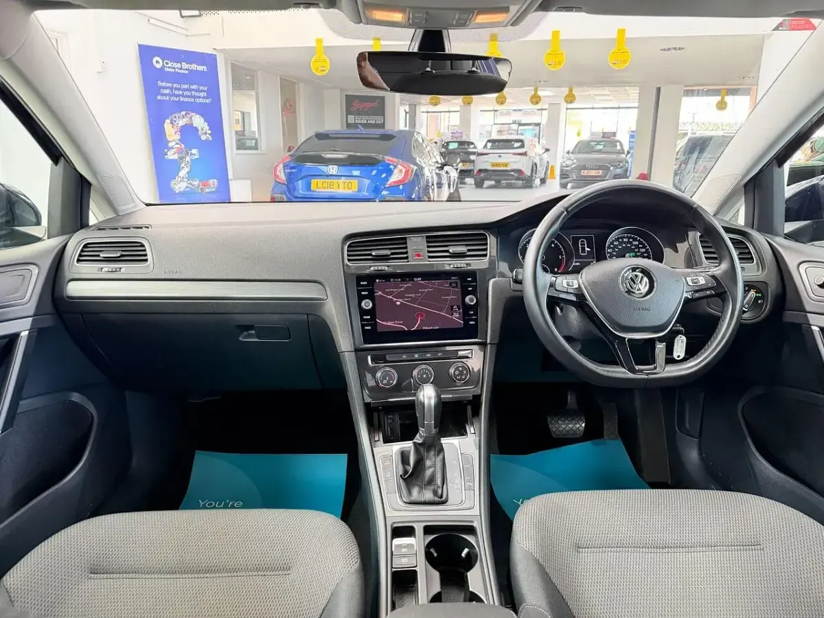 Used VW Golf VII SE 115 HP (84 kW) 2017 Blue Hatchback