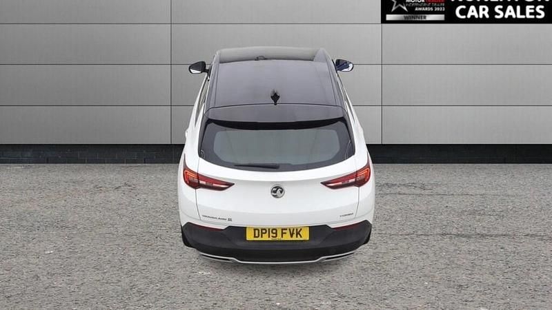 Used Vauxhall Grandland X Sport 130 HP (95 kW) 2019 White SUV