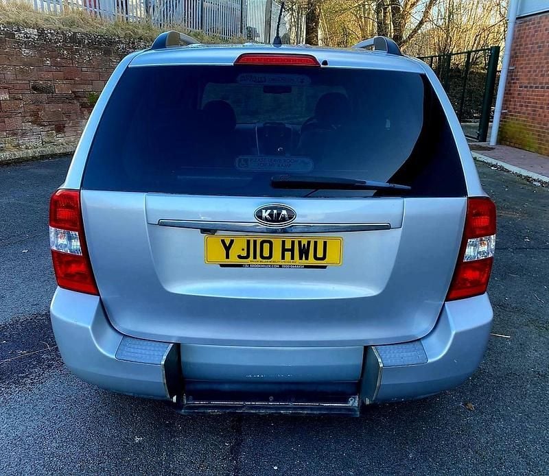 Used Kia Sedona 2010 Silver MPV