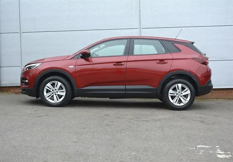 Used Vauxhall Grandland X S 130 HP (95 kW) 2020 Red SUV