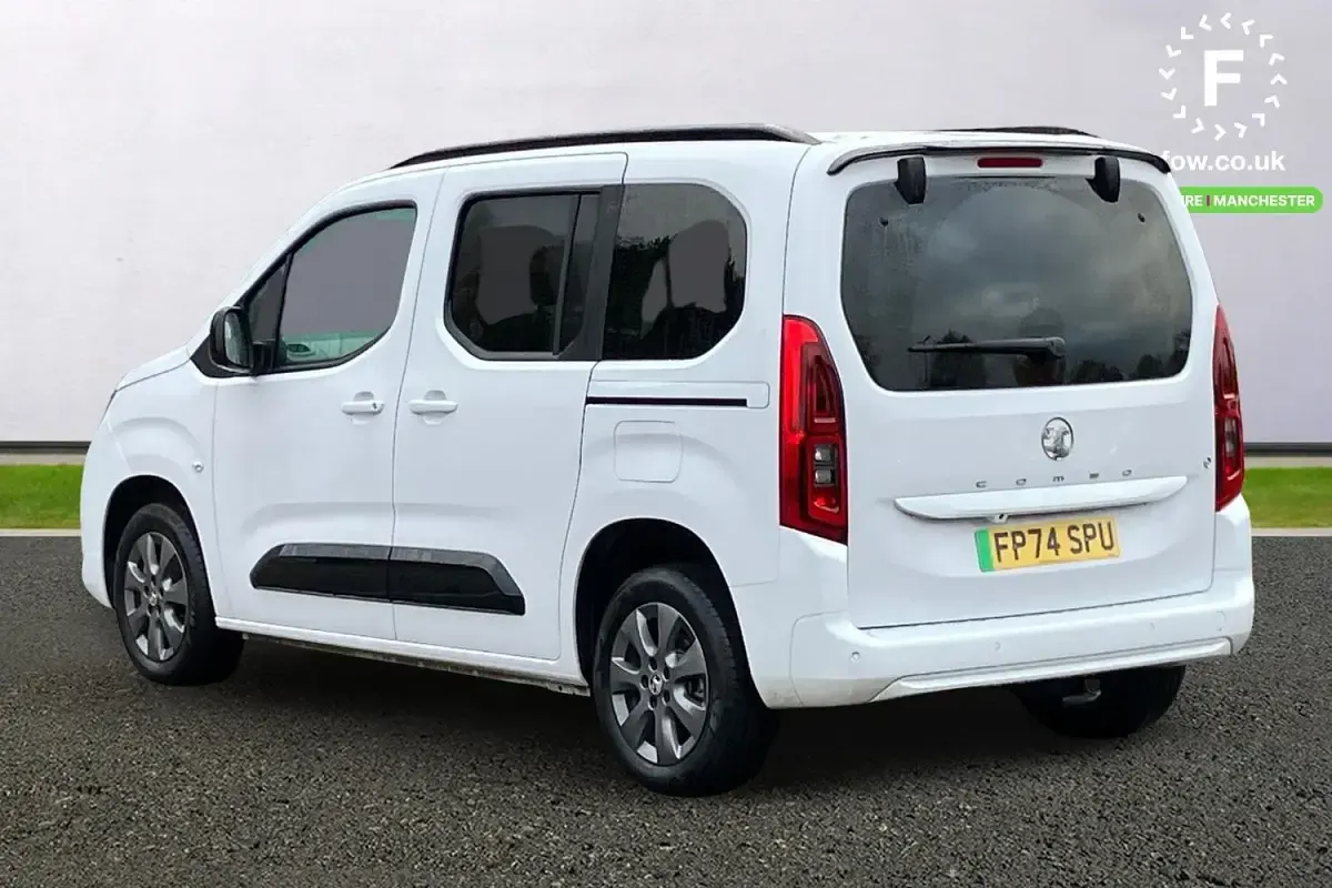 Usado Vauxhall Combo Ultimate 100 kW (136 CV) 2024 Blanco Monovolumen