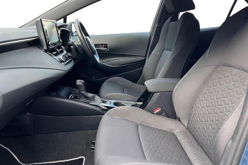 Used Toyota Corolla Design 184 HP (135 kW) 2020 Denim blue Hatchback