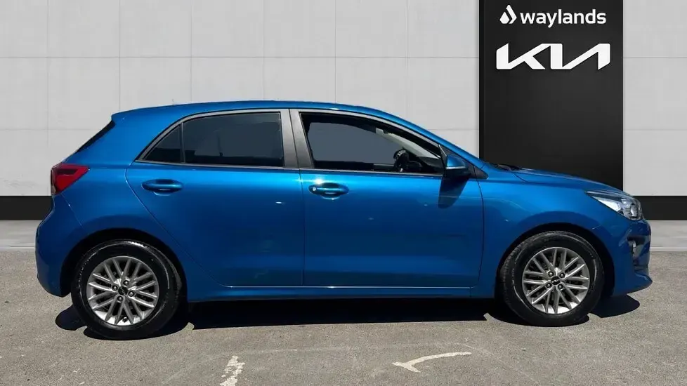 Used Kia Rio 84 HP (61 kW) 2023 Blue Hatchback