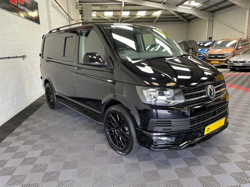 Second-hand VW Transporter Highline 150 CP (110 kW) 2019 Negru Van