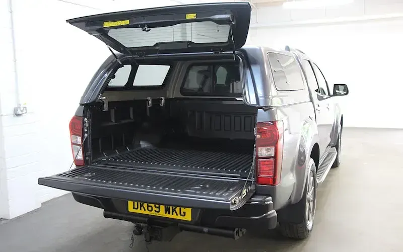 Used Isuzu D-Max 165 HP (121 kW) 2020 Cabriolet