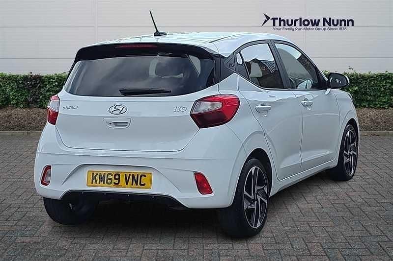 Used Hyundai i10 Premium 67 HP (49 kW) 2020 White Hatchback