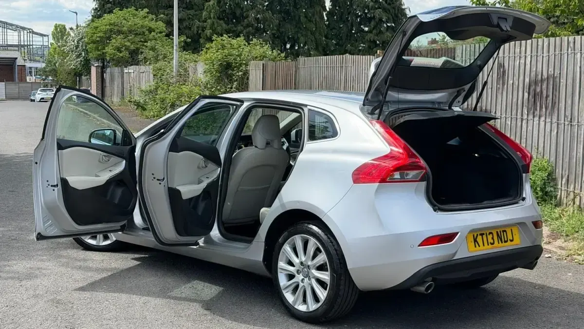 Usado Volvo V40 SE Lux 2013 Prateado Citadino