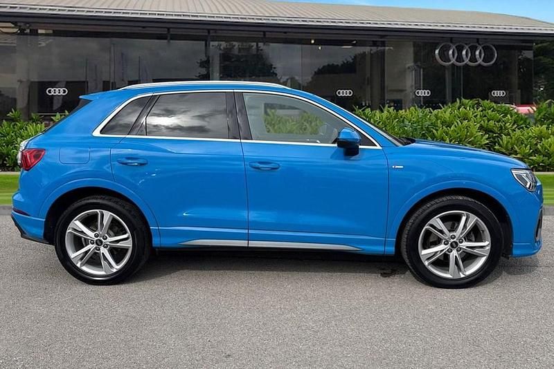 Begagnad Audi Q3 S-Line 150 HK (110 kW) 2022 Blå SUV