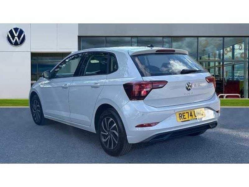 Usado VW Polo Life 95 HP (69 kW) 2024 Cinzento Citadino