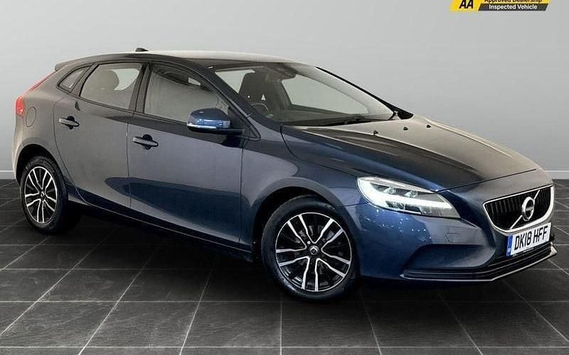 Blue Used 2018 Volvo V40 Momentum Estate | £5,795 (Good price) - Image 1/2