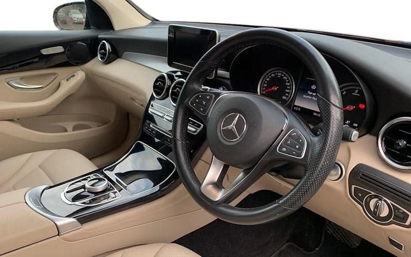 Used Mercedes GLC220 Urban 170 HP (125 kW) 2018 Blue Estate