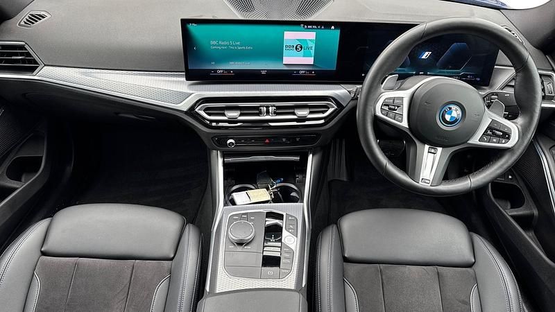 Begagnad BMW 330e M Sport 288 HK (211 kW) 2024 Blå
