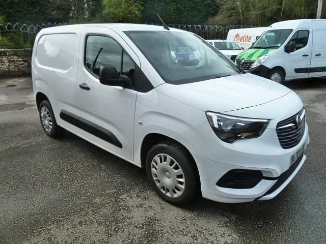 White Used 2020 Vauxhall Combo Sportive MPV | £8,400 (A bit pricey) - Image 1/4