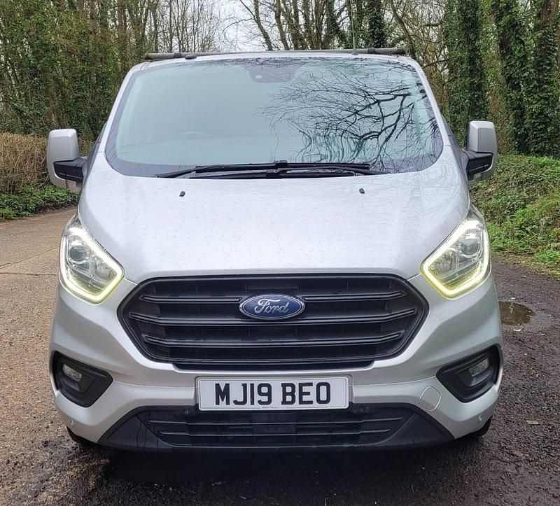 Usado Ford Transit Custom Trend 130 HP (95 kW) 2019 Prateado Van