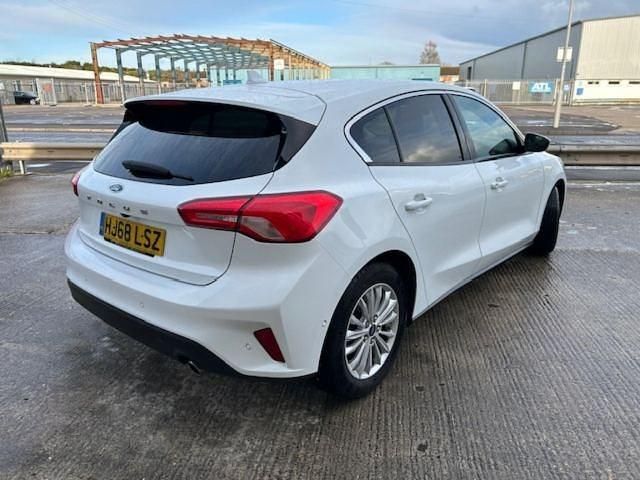 Used Ford Focus Titanium 125 HP (91 kW) 2018 Frozen white Hatchback