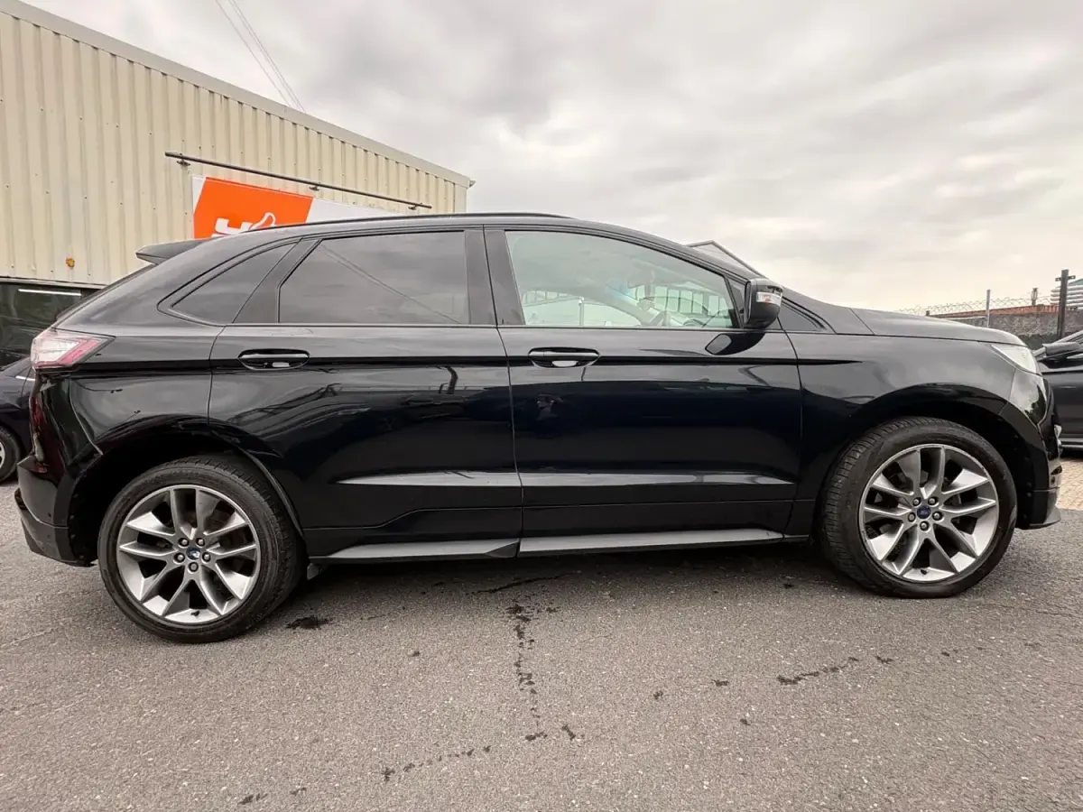 Begagnad Ford Edge Sport 210 HK (154 kW) 2016 Svart SUV